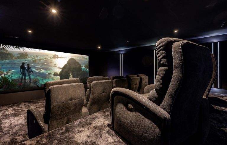 Salle de cinéma privé 11 personnes étranger