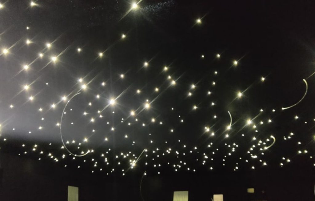 Ciel étoilé salle de cinéma privé