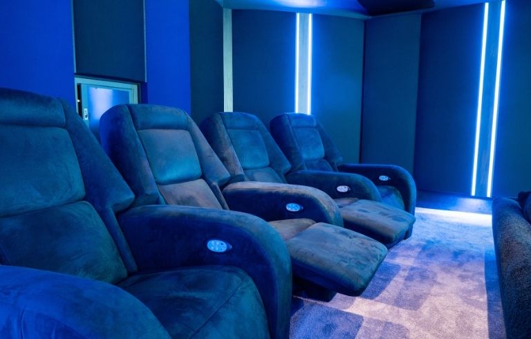 Fauteuils relevables Salle de cinéma privé