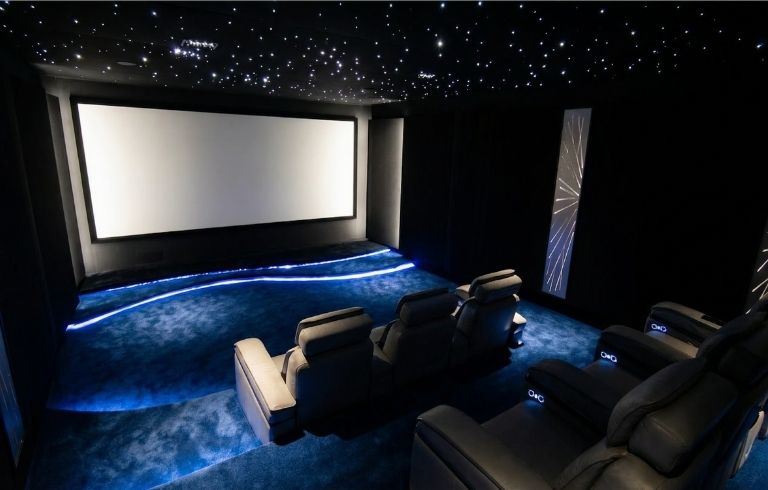 Salle de cinéma privée à la maison